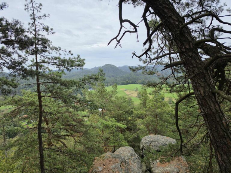 Böhmische Schweiz: Orte, Wandergebiete und Ausflüge zwischen Hřensko und Jetřichovice