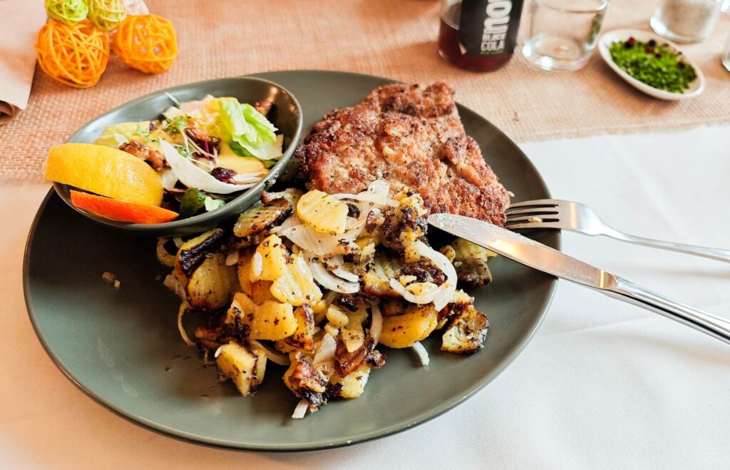Beckenbergbaude schnitzel 1 Beckenbergbaude schnitzel 1