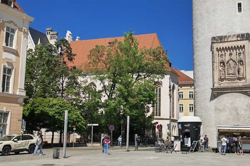 Blick auf die Annenkapelle