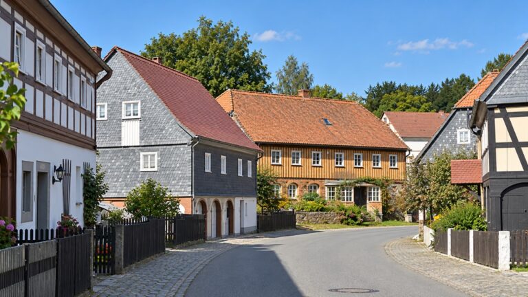 Fachwerkhaeuser an der Obercunnersdorfer Hauptstrasse 2 aktuell 1 Obercunnersdorf zu Fuß: Umgebindehäuser und Schunkelhaus entdecken