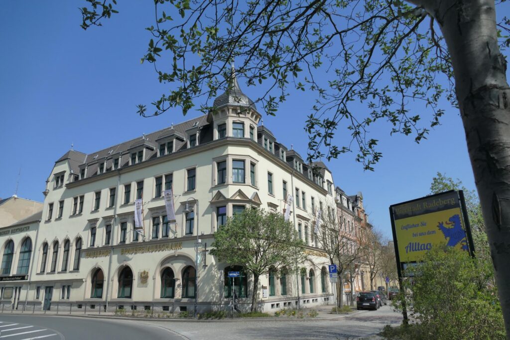 Hotel Kaiserhof 1 Hotel Kaiserhof Radeberg – historische Fassade an der Hauptstraße