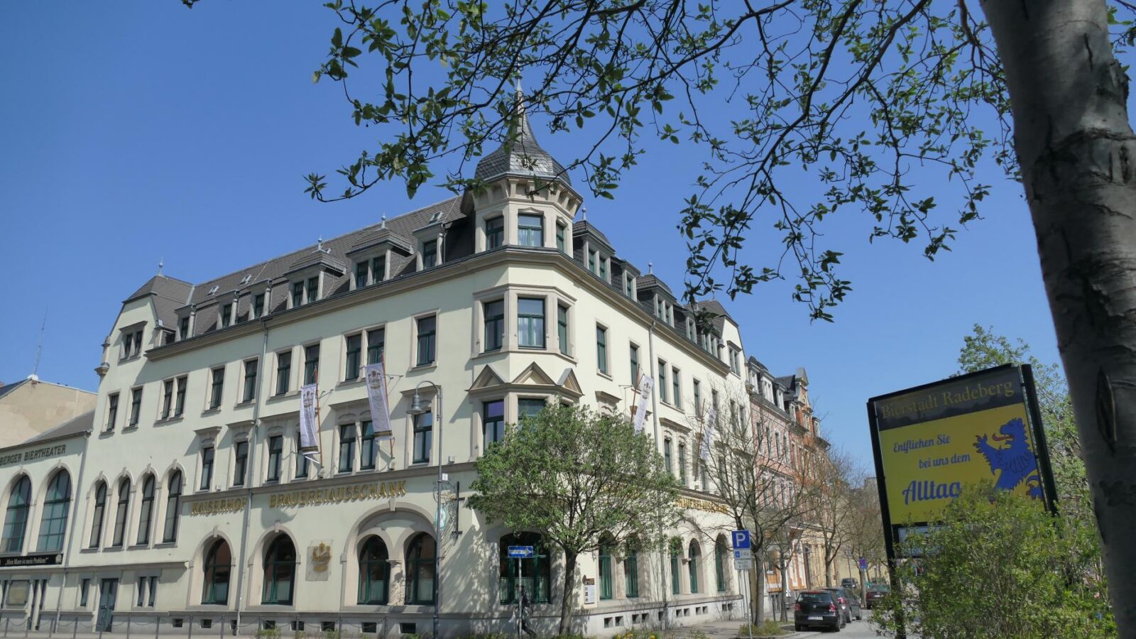 Hotel Kaiserhof Radeberg – historische Fassade an der Hauptstraße