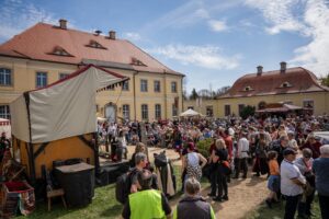 So feierte das Mittelalterfest am Schloss Königshain – Ritter, Gaukler&hellip;