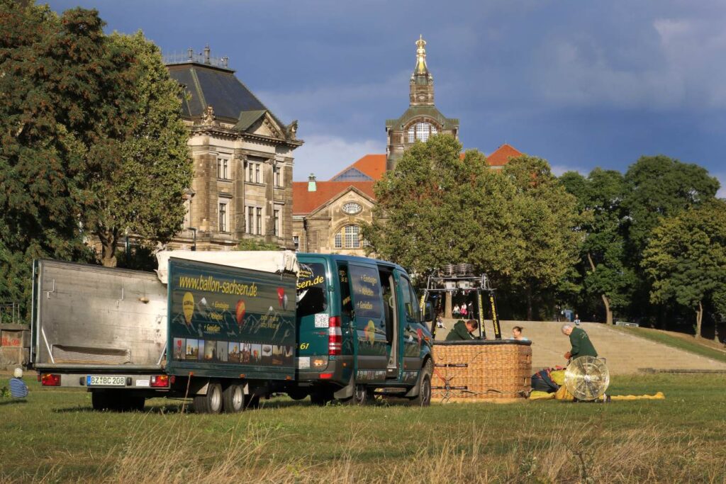ballonfahrt sachsen Aufbau am Dresdner Koenigsufer 8