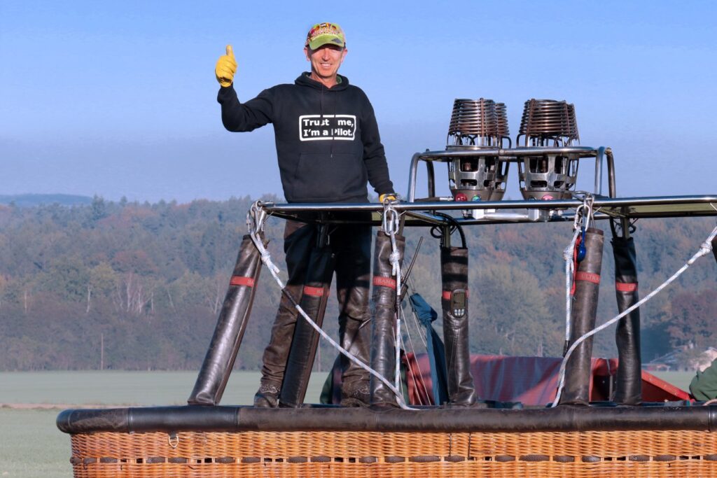 ballonfahrt sachsen Ballonpilot Jens nach der Landung 10 ballonfahrt sachsen Ballonpilot Jens nach der Landung 10