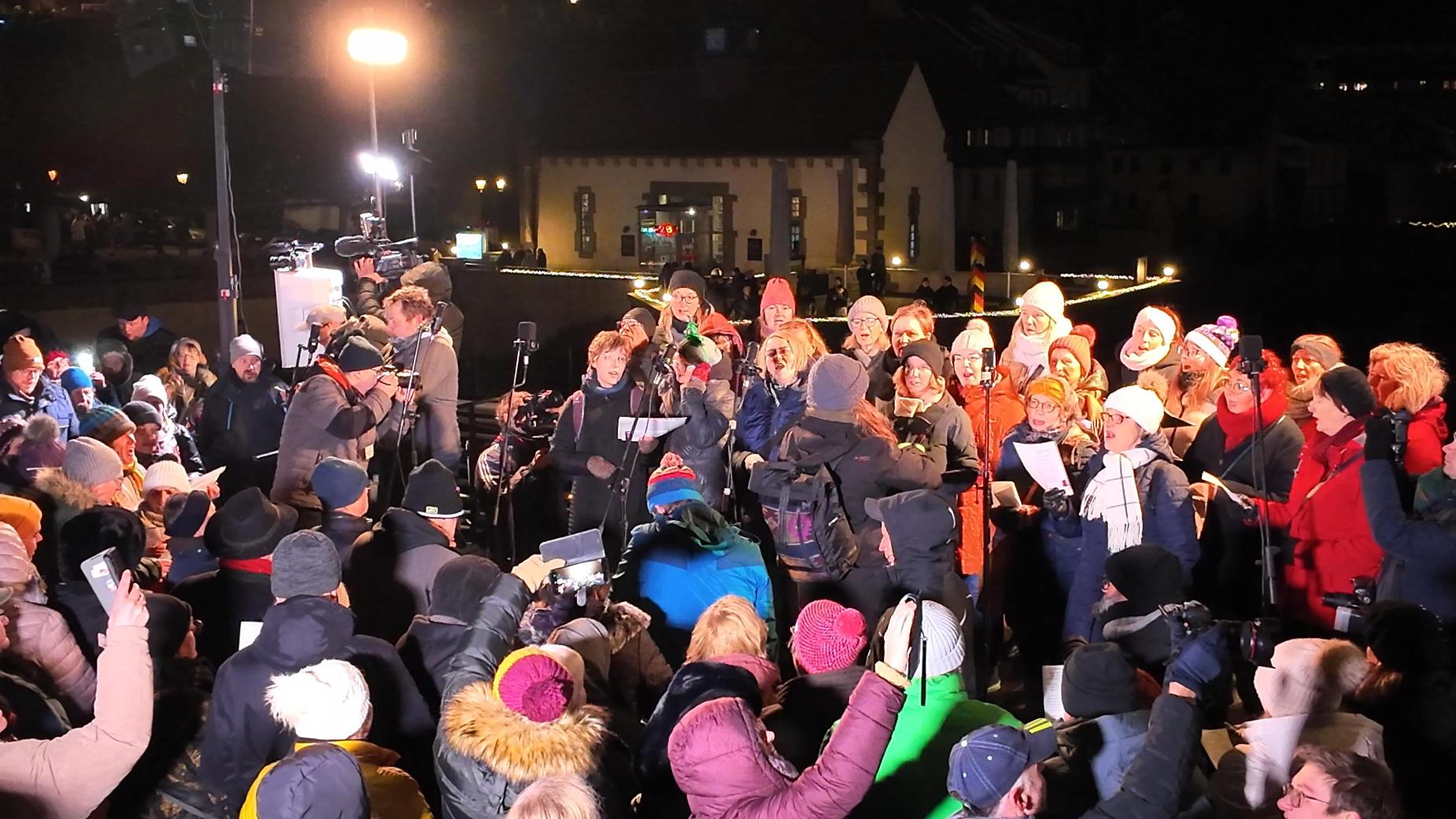 Gemeinsames Singen auf der Görlitzer Altstadtbrücke – „Stille Nacht, Heilige Nacht“