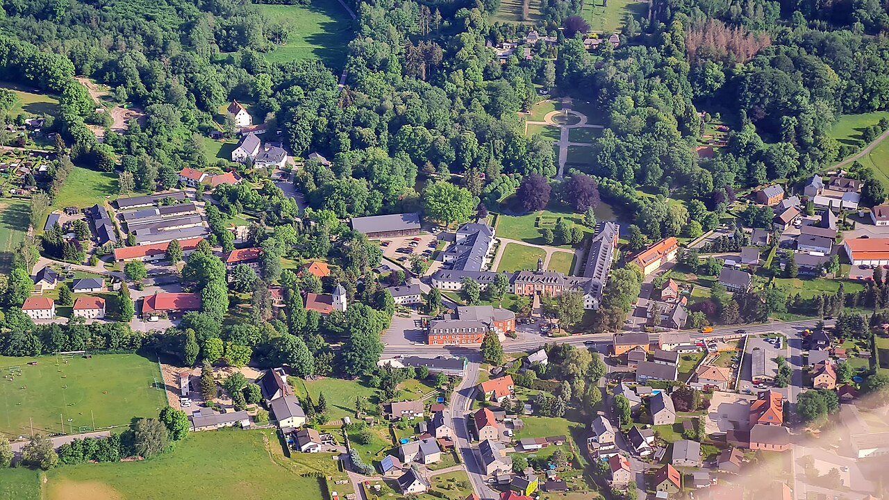 Rittergut und Schlosspark Großharthau aus der Luft