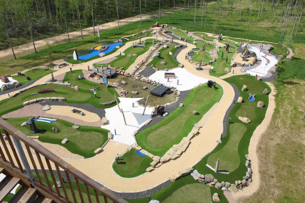 Minigolf am Berzdorfer See – Spaß für Kids, Freunde & Familien