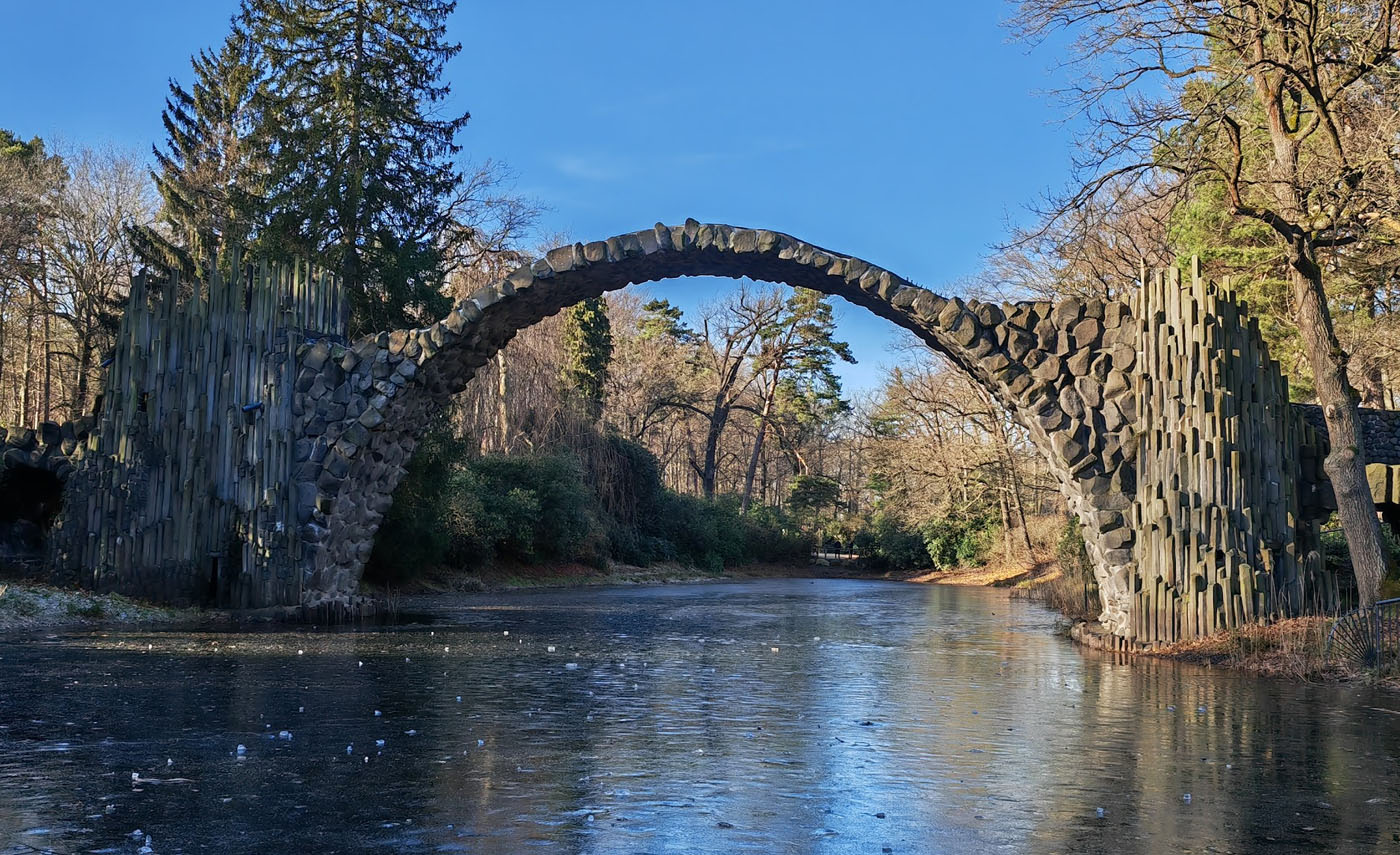 Rakotzbrücke im Rhododendronpark Kromlau