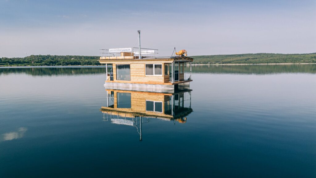 Saunaboot Helena mit Dachterrasse auf dem Berzdorfer See