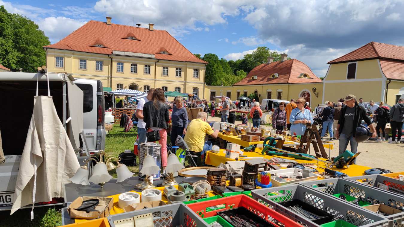 troedelmarkt schloss koenigshain IMG 20220522 143320 web troedelmarkt schloss koenigshain IMG 20220522 143320 web
